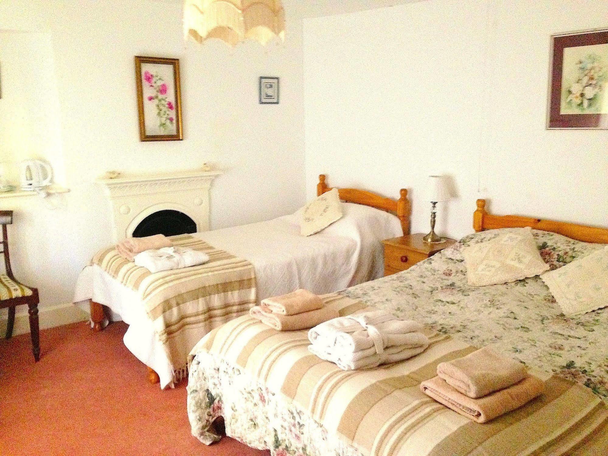 Bed and Breakfast Exmoor Owl & Hawk Centre Bossington Exteriér fotografie